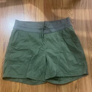 Women’s medium north face shorts